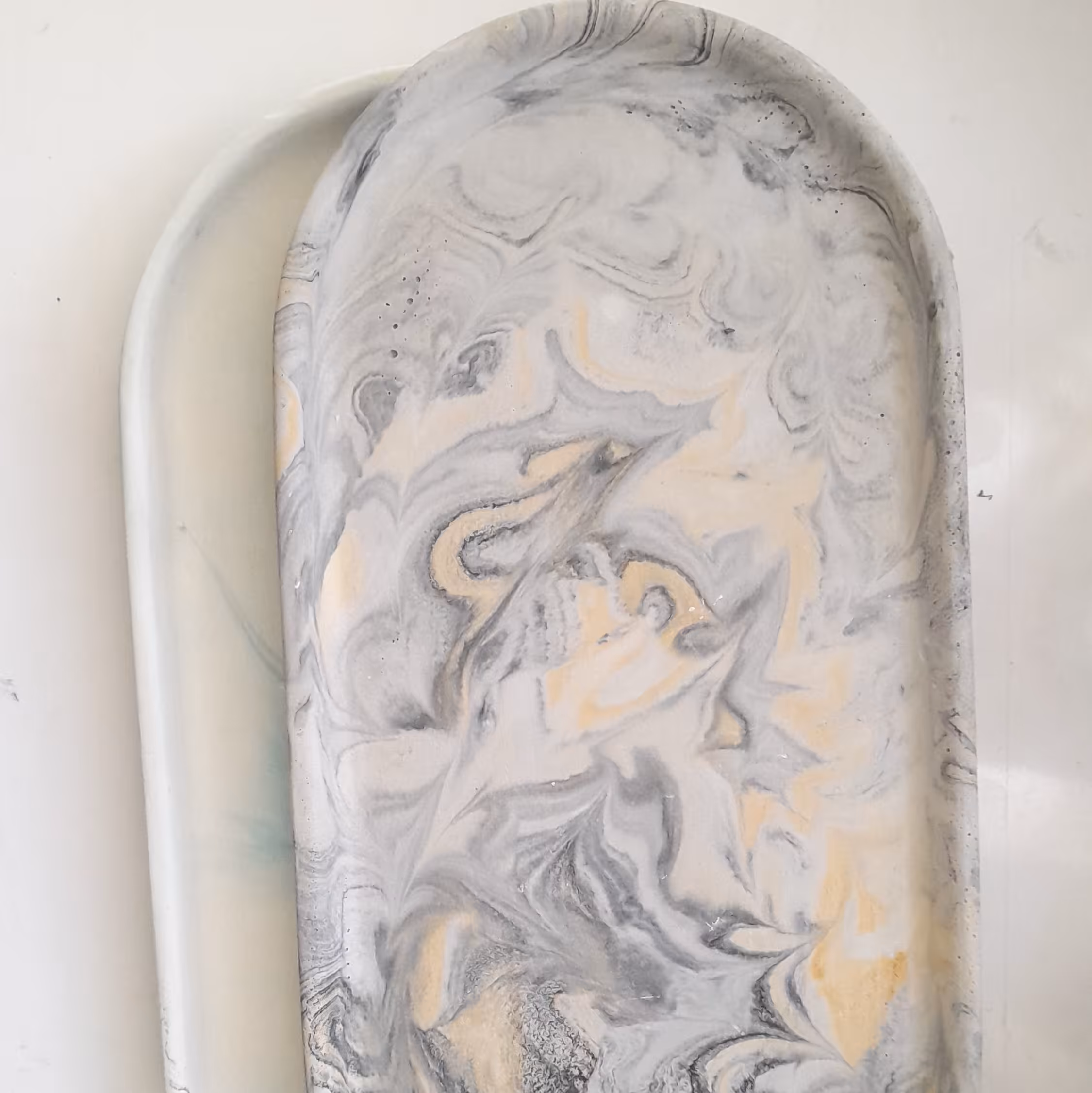 سینی بتنی بیضی طول 30 و عرض 15 مخصوص استند اکسسوری  و شمع و پذیرایی