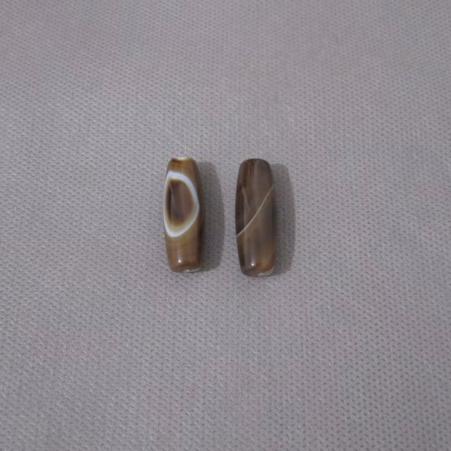 یک جفت مهره عقیق اصل و معدنی سوراخ شده با نقش و رگه طبیعی