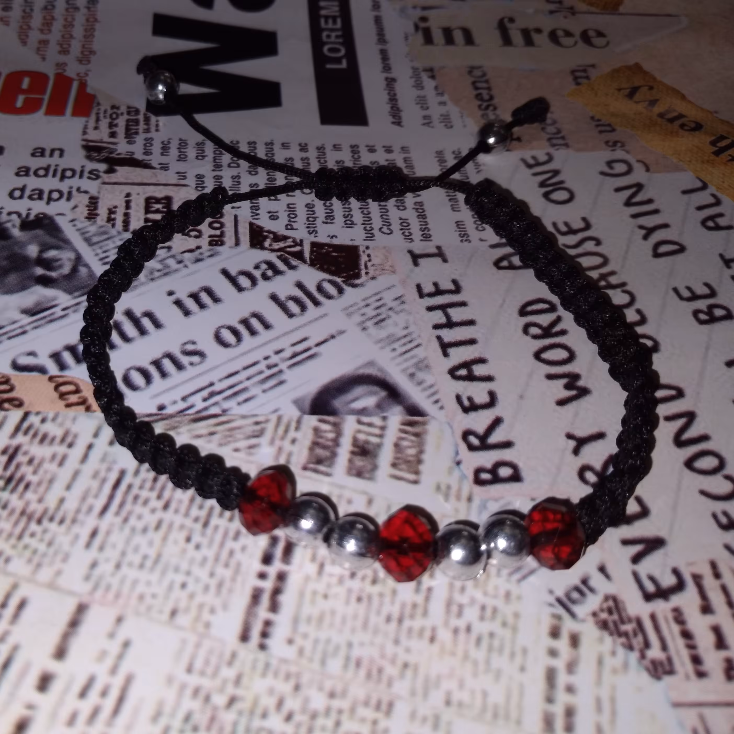 دستبند دست ساز بافت با مهره