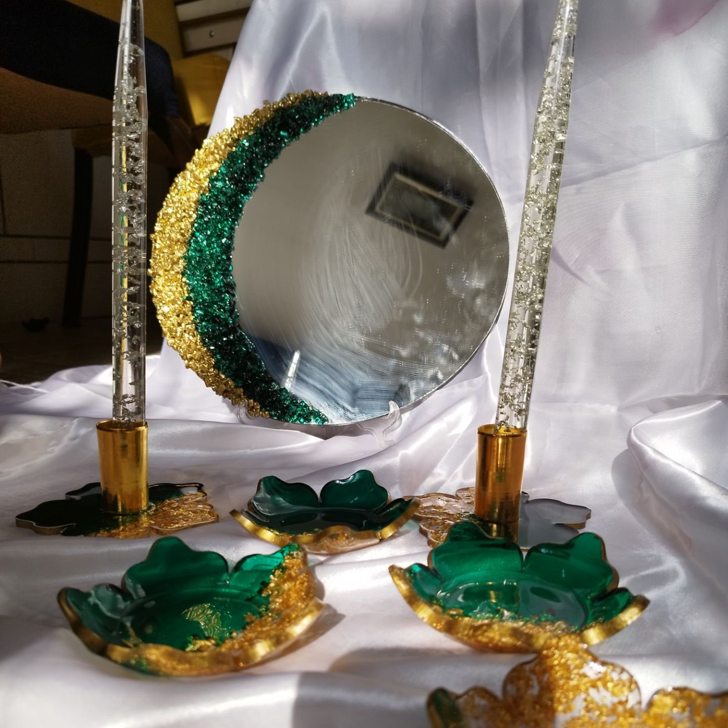 سرویس هفت سین شامل 6عدد کاسه و دوعدد شمعدان و یک عدد آیینه 25 سانتی