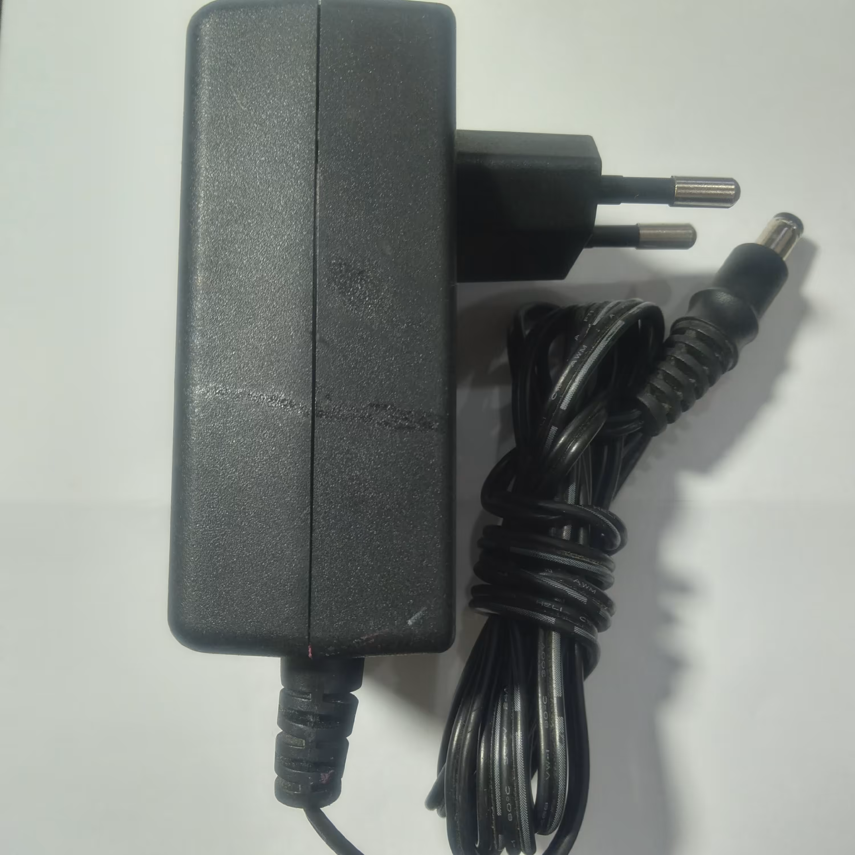 آداپتور 12 ولت  2 آمپر   ارسال رایگان