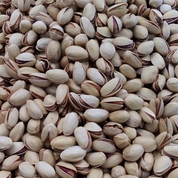 پسته خام احمد آقایی شور سنتی(1کیلو گرمی)