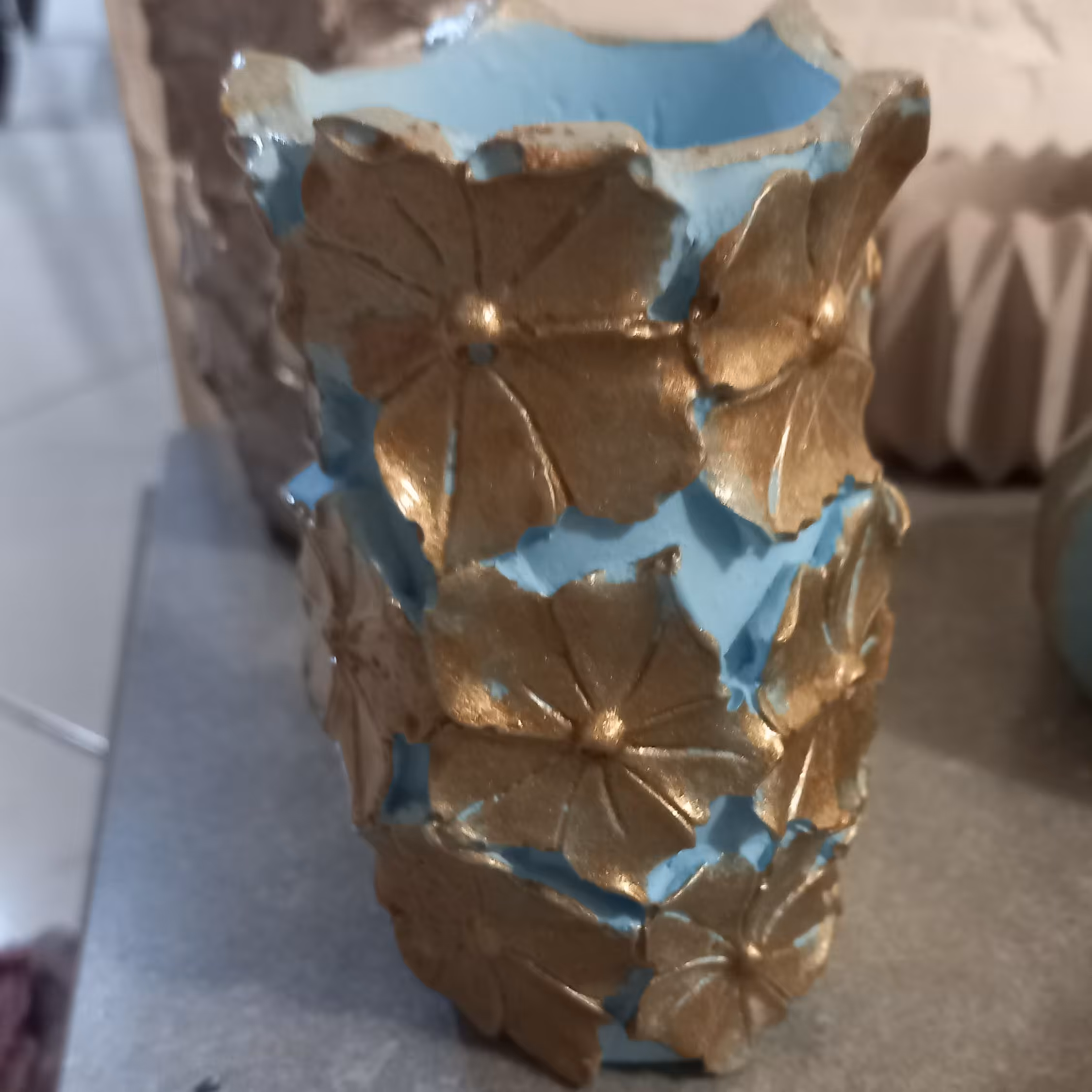 گلدان طرح بنفشه طلایی و نقره ای