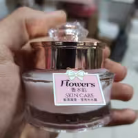 کرم مرطوب کننده و ابرسان flowers