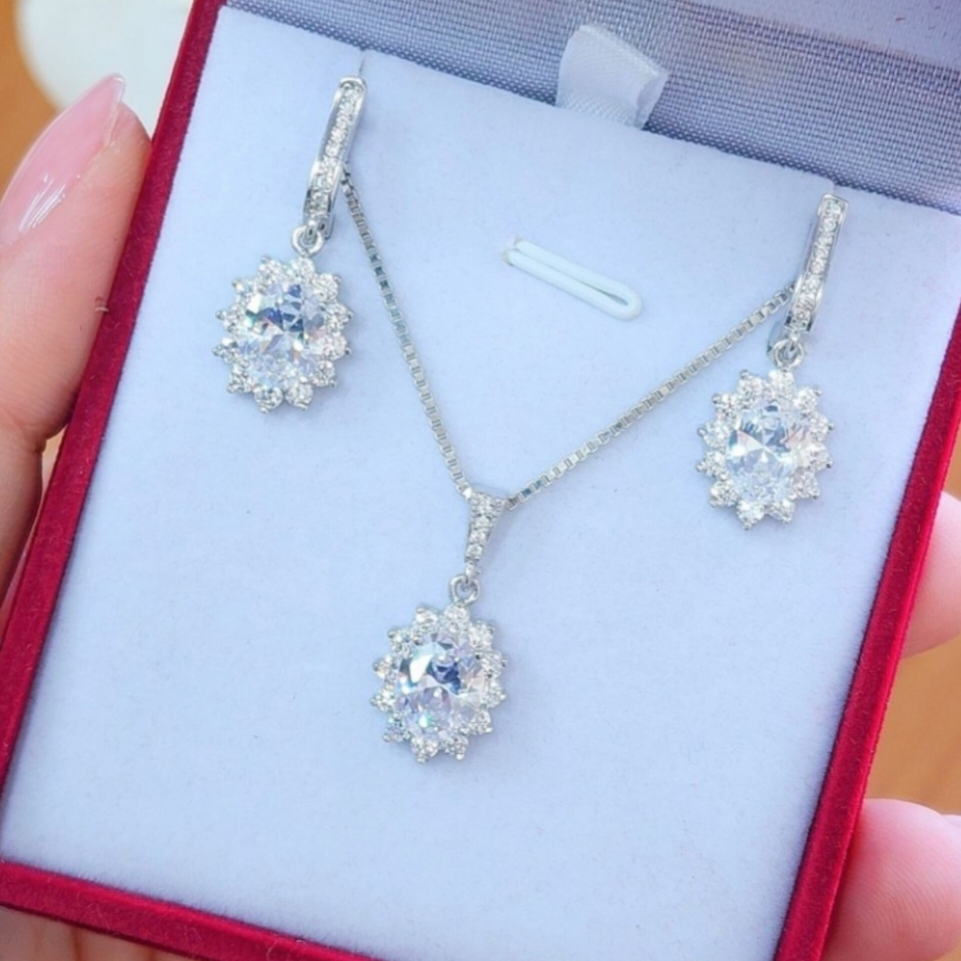 نیمست نقره تک تاش میکرو (با زنجیر)با عیار استاندارد 925 و آبکاری طلاسفید