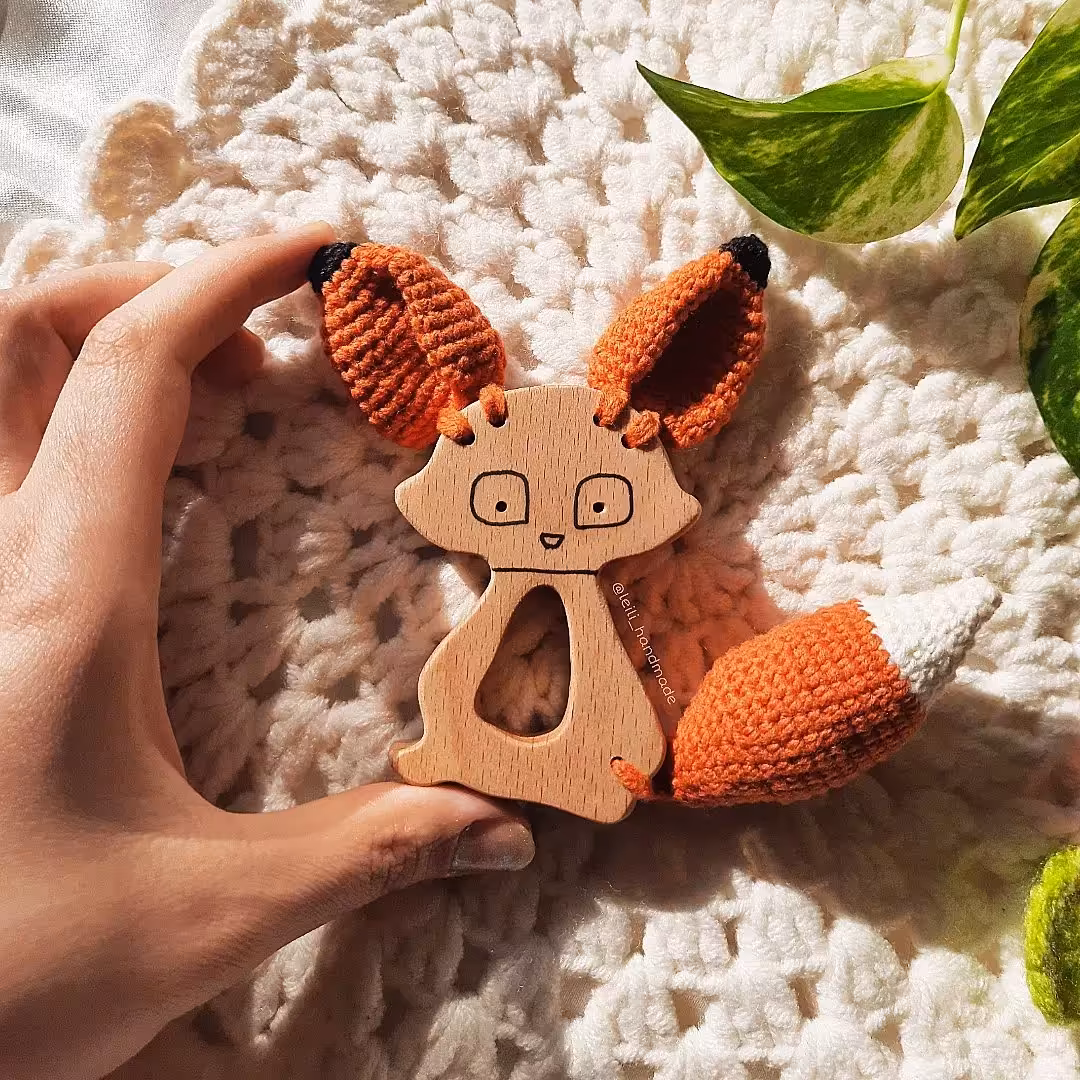 جغجغه روباه چوبی و بافتنی