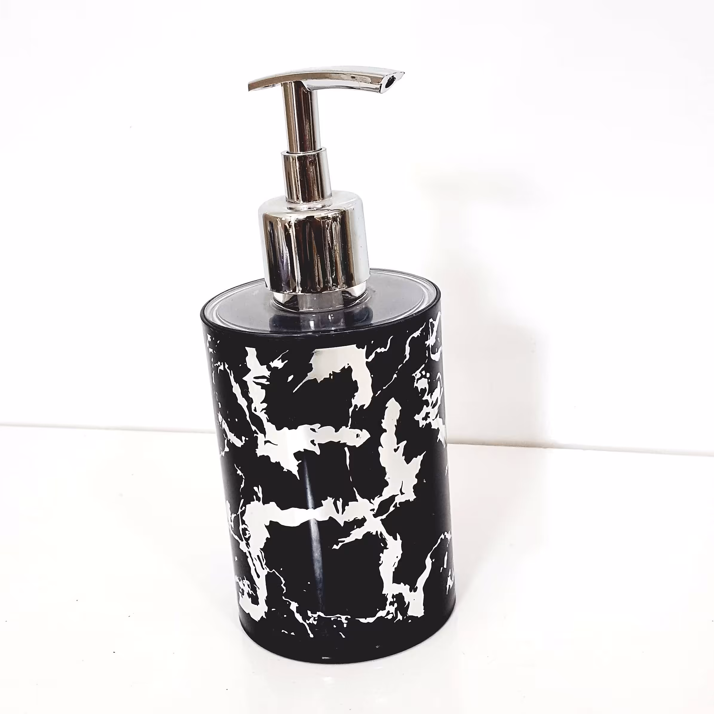 جا مایع ماربل رنگ مشکی نقش نقره ای