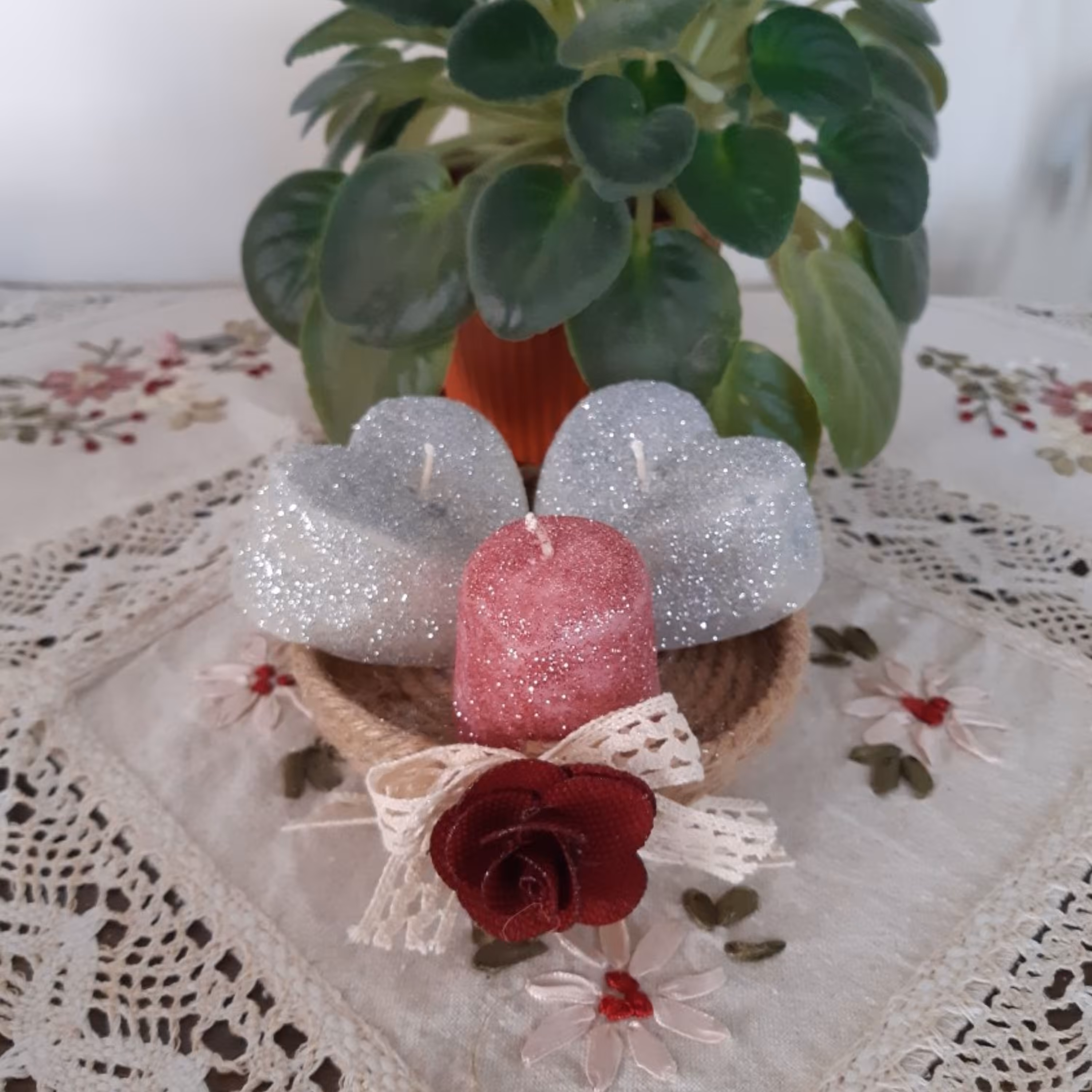 شمع اکلیلی استوانه ای و قلبی شکل