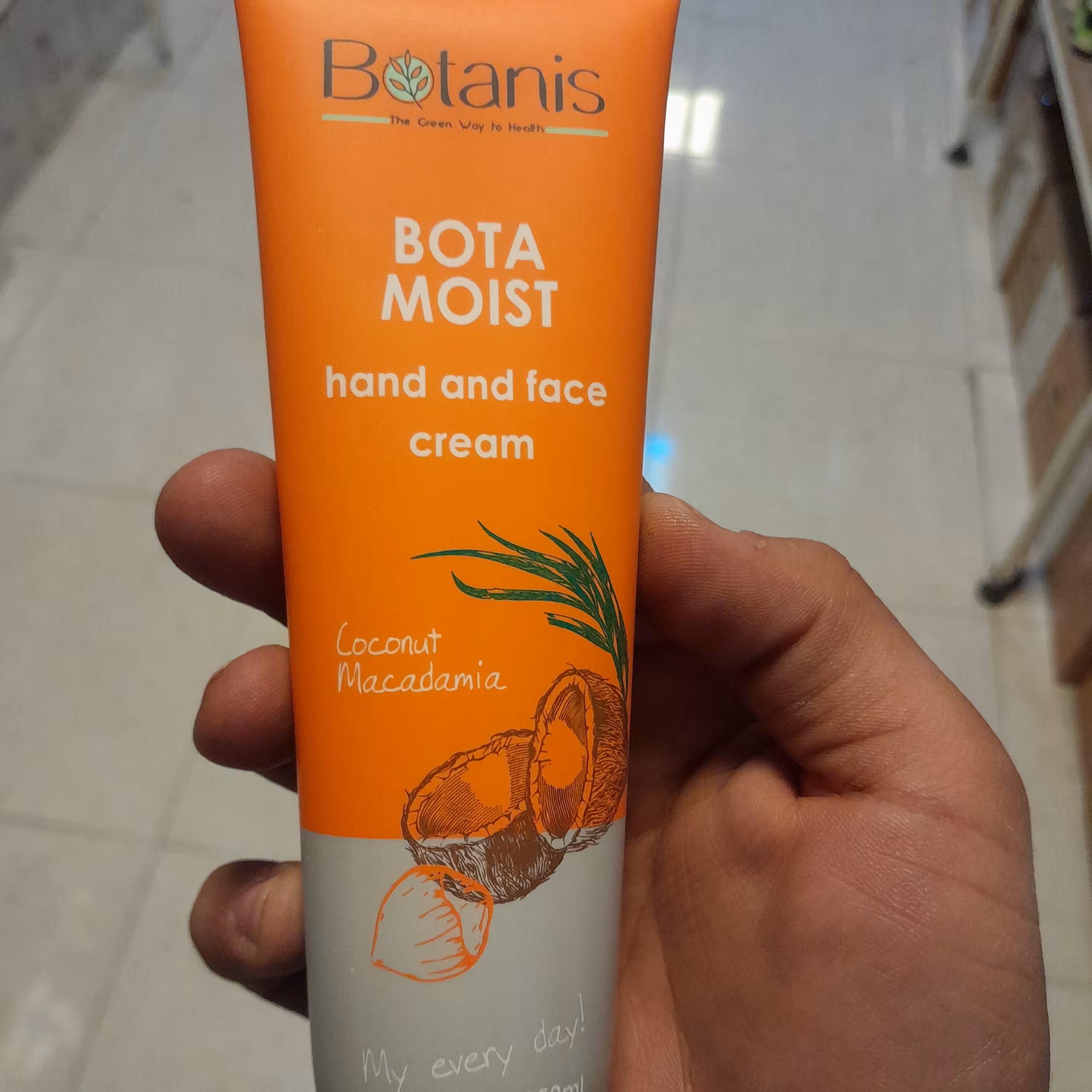 کرم دست و صورت بوتانیس