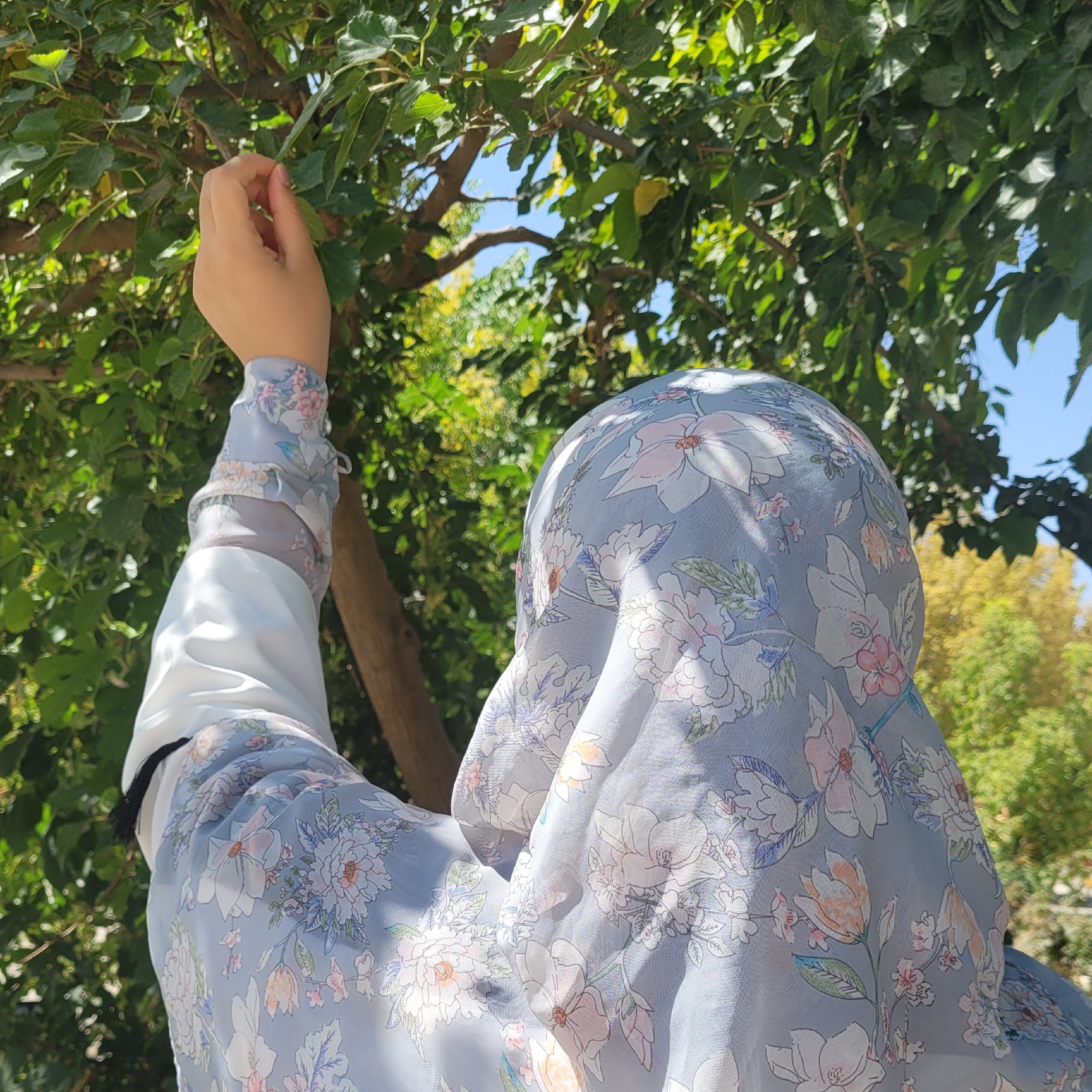 ست روسری و ساق دست طوسی بسیار زیبا و لطیف