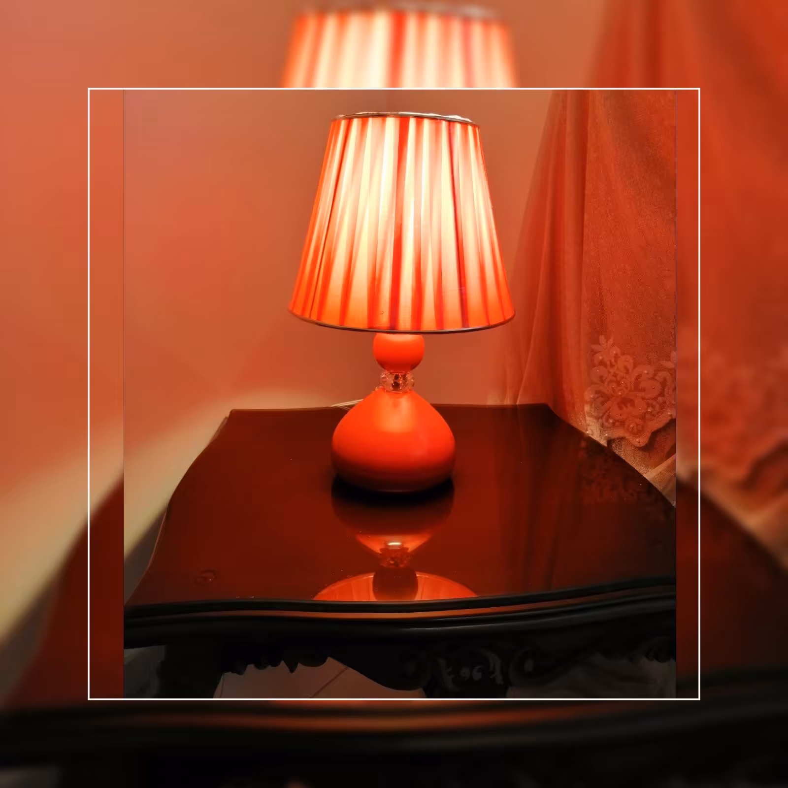 آباژور قرمز 
