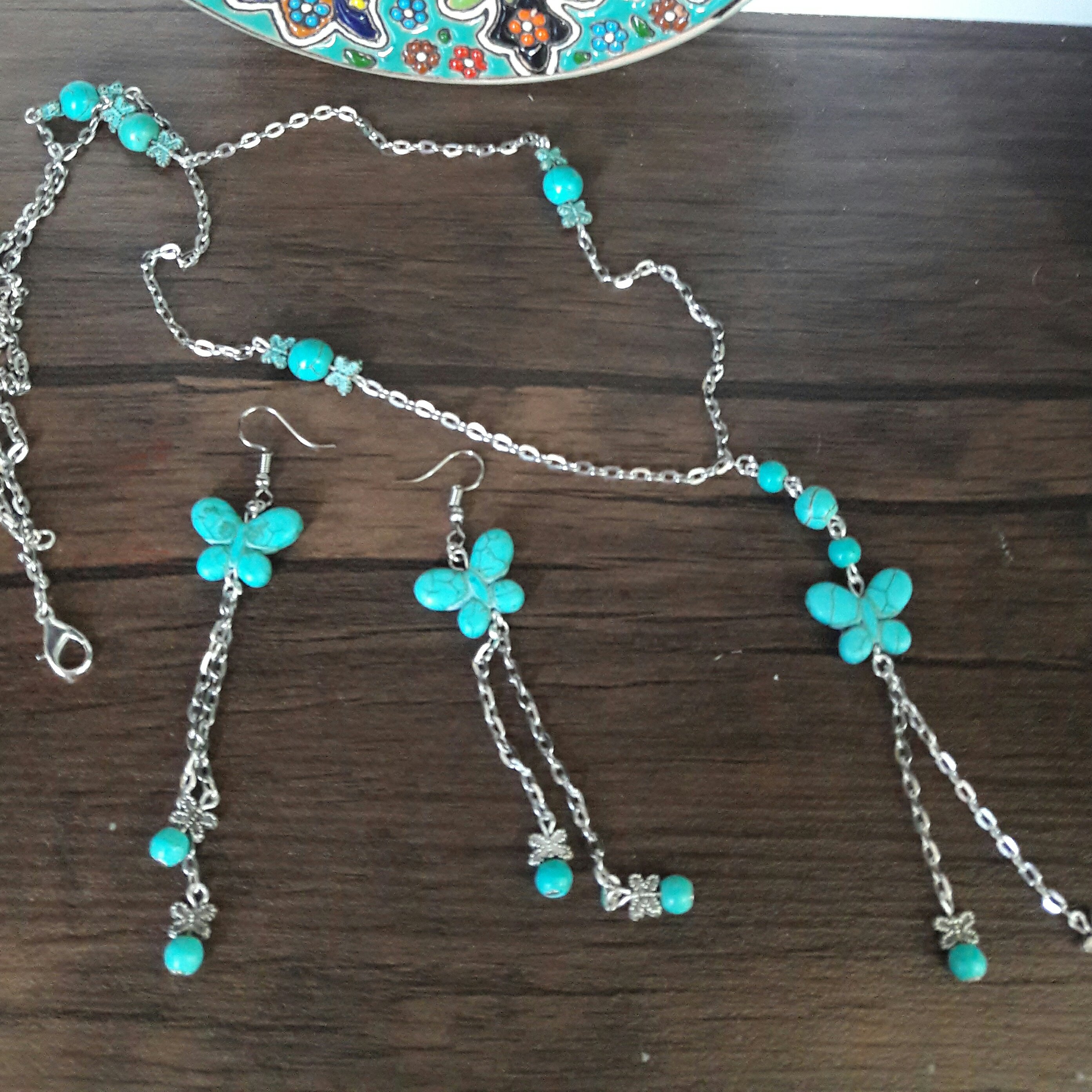 ست رومانتویی و گوشواره فیروزه به همراه دستبند و گیره روسری با قیمت استثنایی