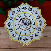 ساعت دیوارکوب قطر 30سانتیمتر طراحی شده با دست و قابل دستمال کشیدن با دستمال مرطوب و دارای مفتول برای نصب آسان