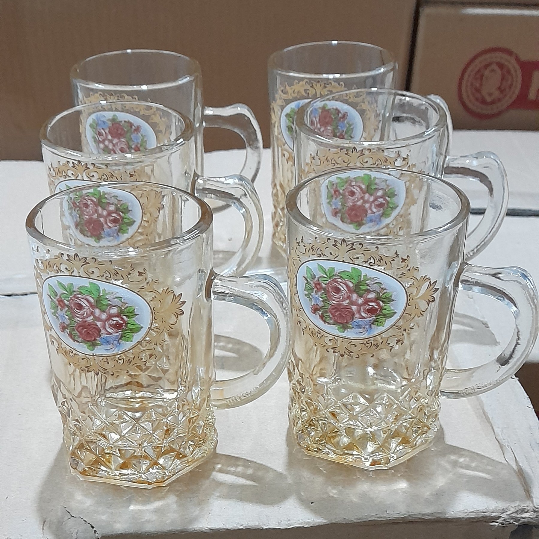 استکان گلدار بلور نباتی طرحدار ساخت ایران 6 تایی گل چاپی درجه یک