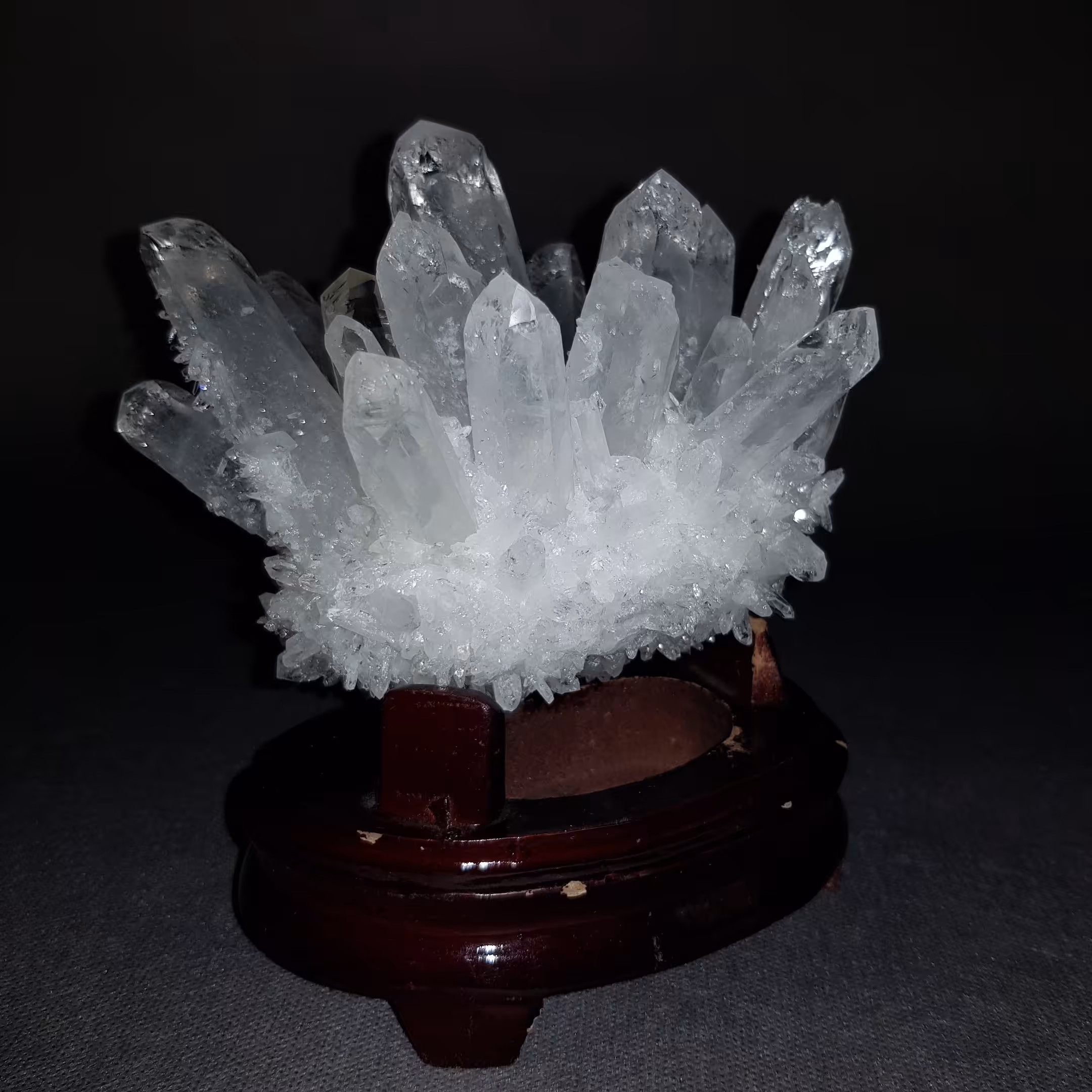 گوهر سنگ خوشه ای استثنایی کوارتز شفاف 