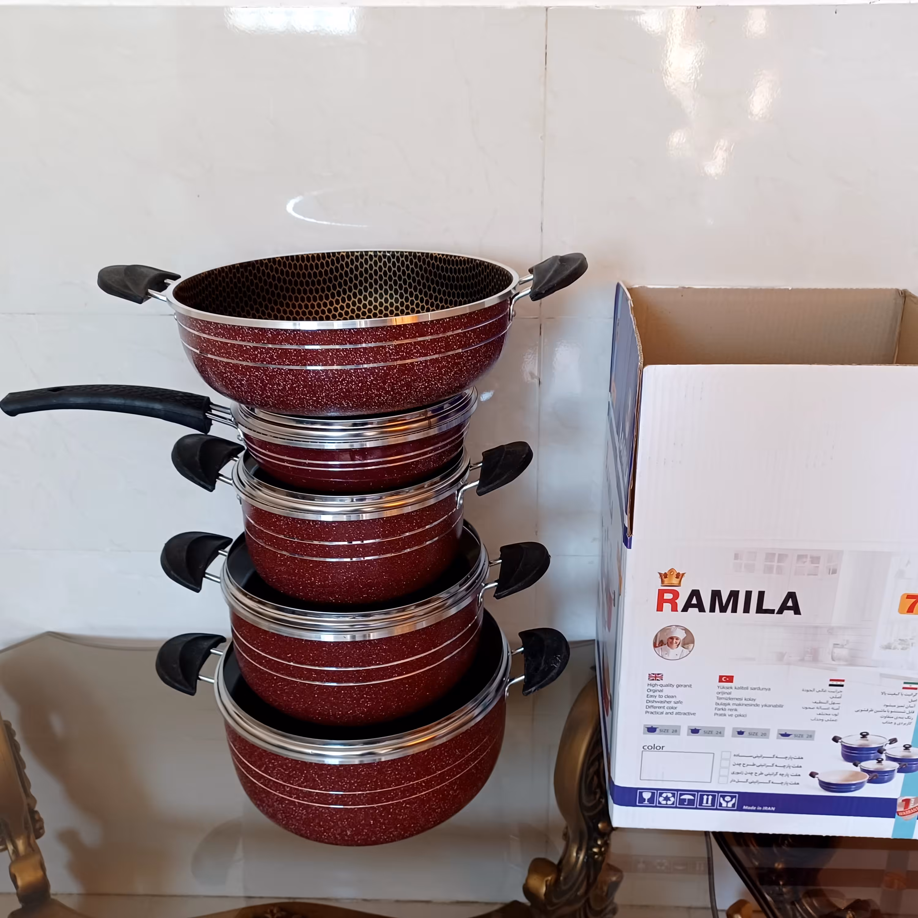 سرویس قابلمه زنبوری 8 پارچه  با تابه تک دسته زنبوری - برند: تولیدی قابلمه زنبوری در شرکت ظروف نچسب رامیلا