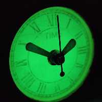 ساعت رومیزی گلدانی قابلیت صفحه شبتاب وعقربه شبتاب برندنارینا