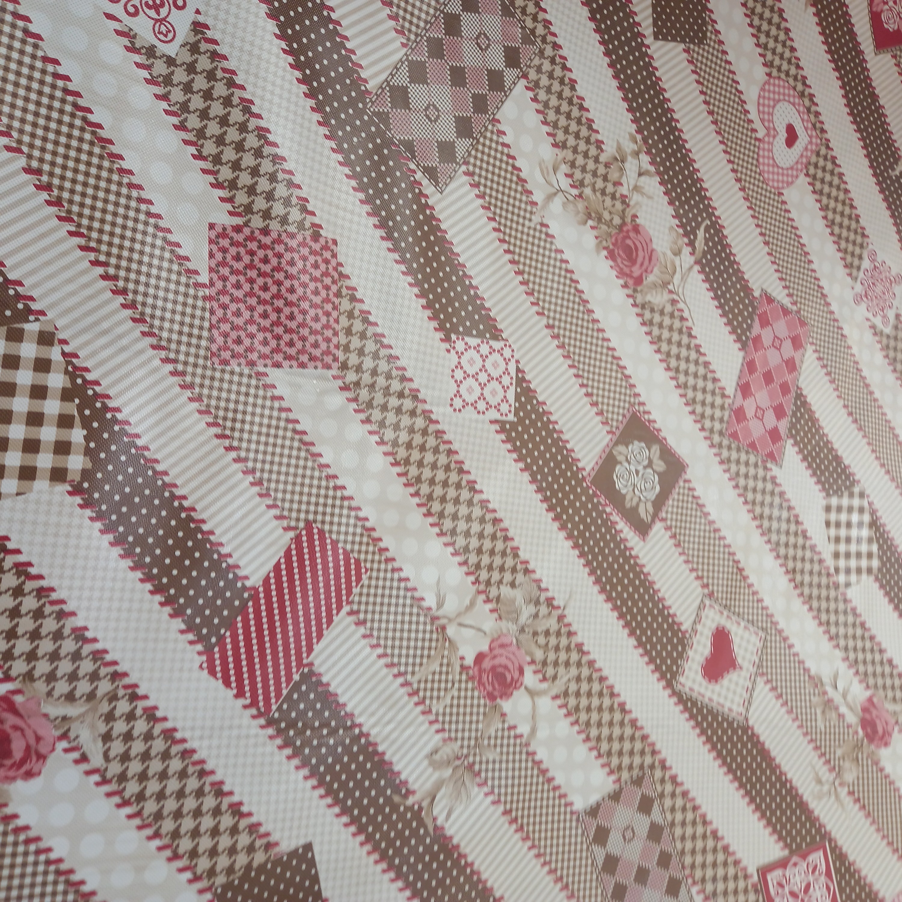 سفره نسوز  متری طرح قلب راه راه 