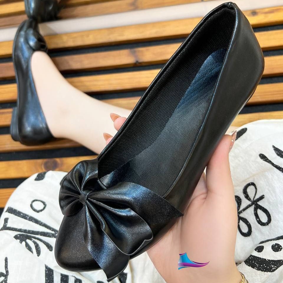 مجلسی دخترانه و زنانه طرح زی زی
کد 544
قالب استاندارد
پاخور شیک
مدل جدید
جنس چرم
Size 37 ta 40
