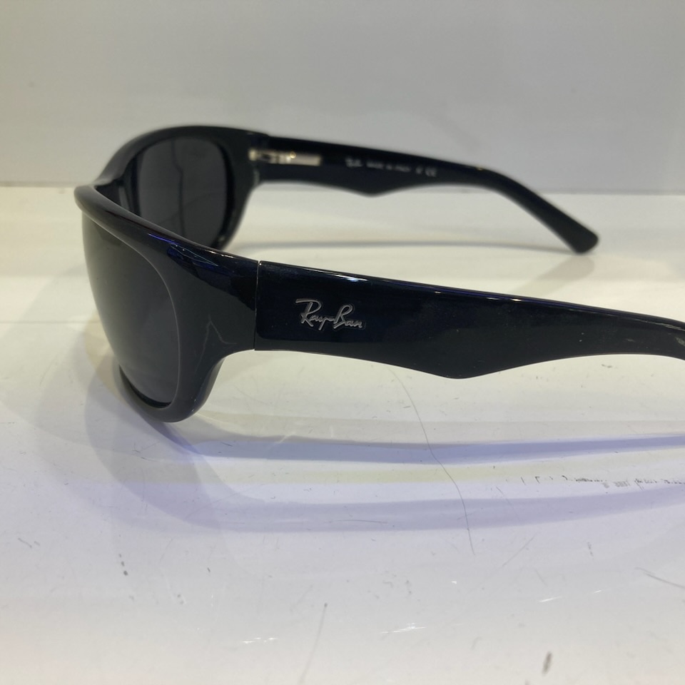 عینک افتابی ری بن مشکی ray banبیس دار