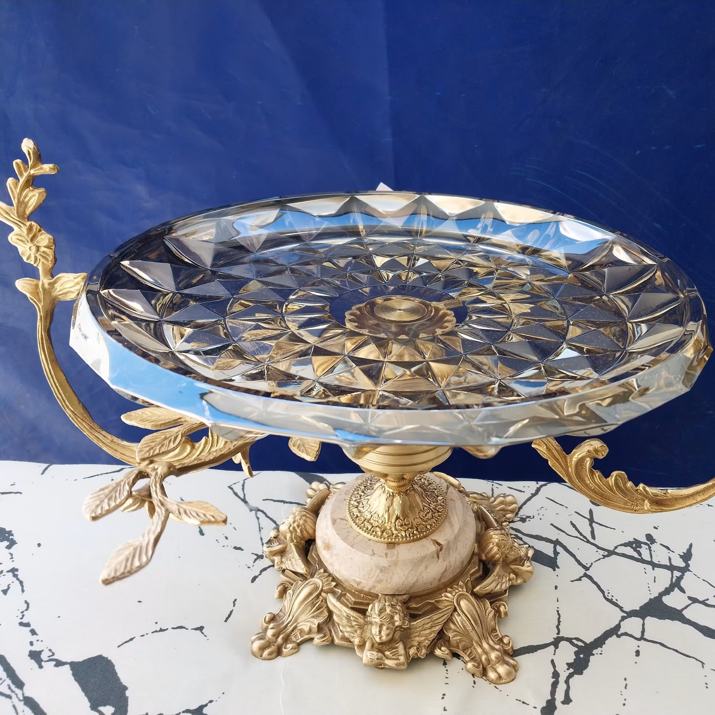 شیرینی خوری شامپاینی با پایه برنجی خوش نقش ونگار