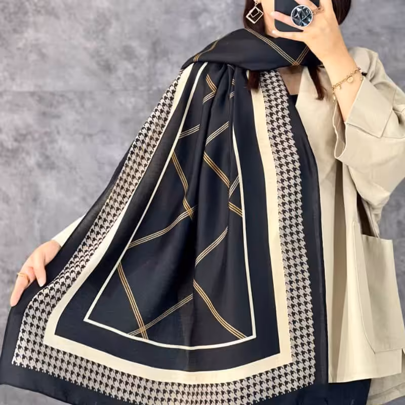 شال نخی صابونی منگوله دار
