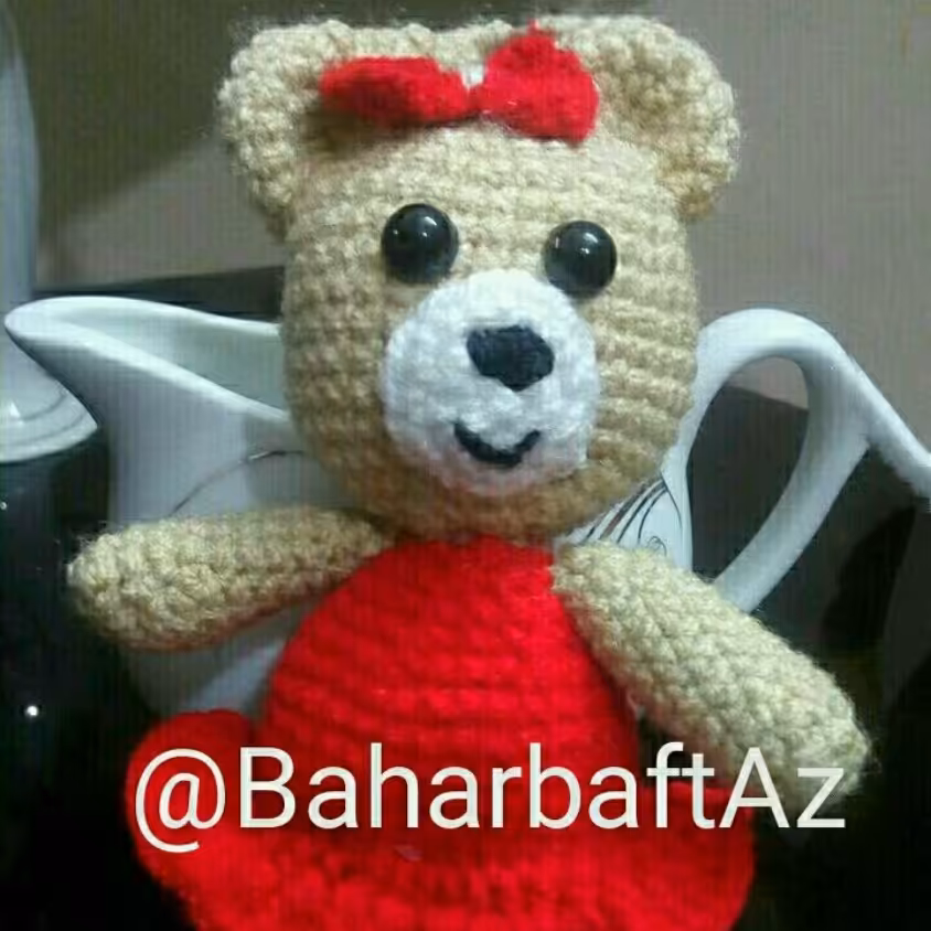 خرس کوچولو دختر بافتنی