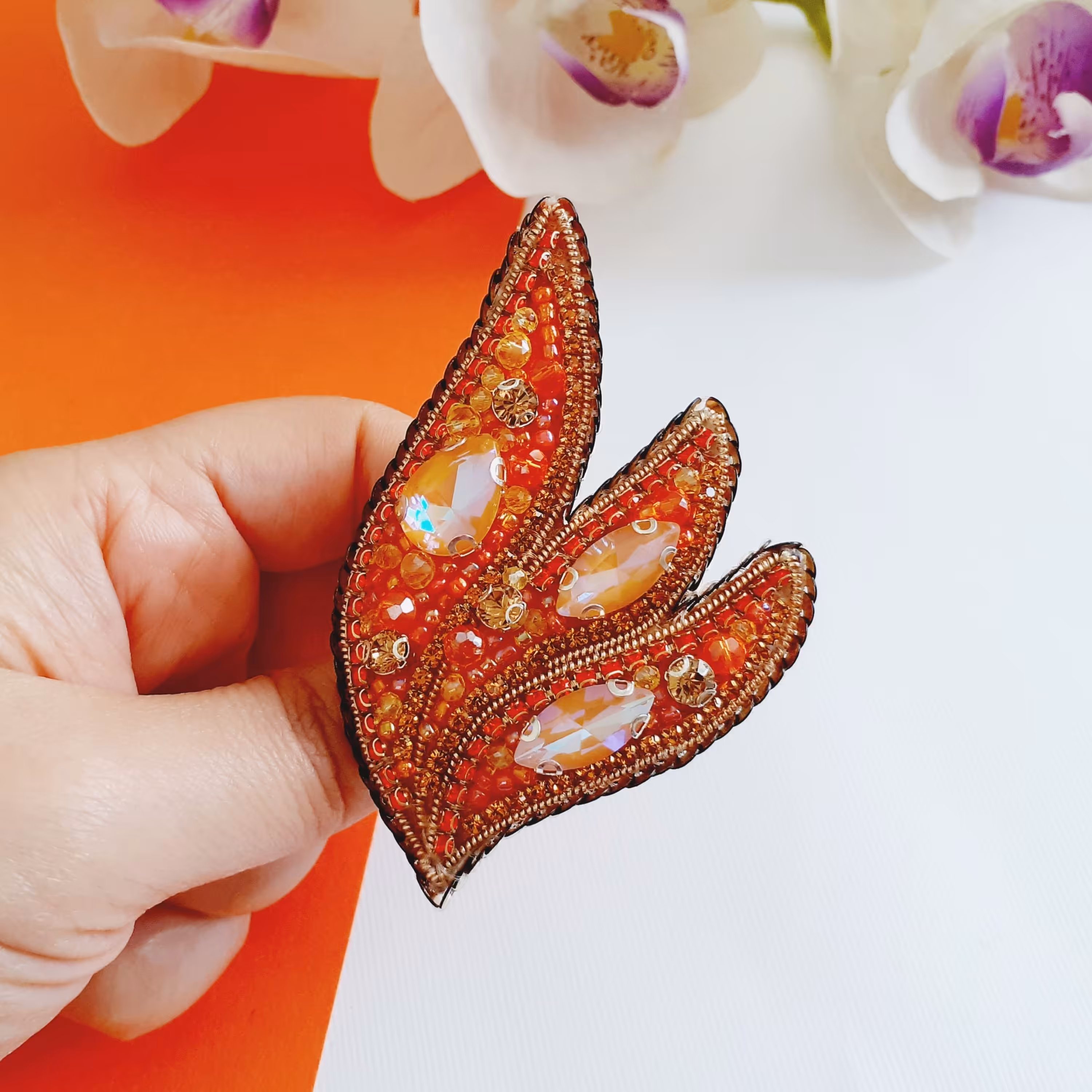 گل سینه جواهردوزی پاییزی