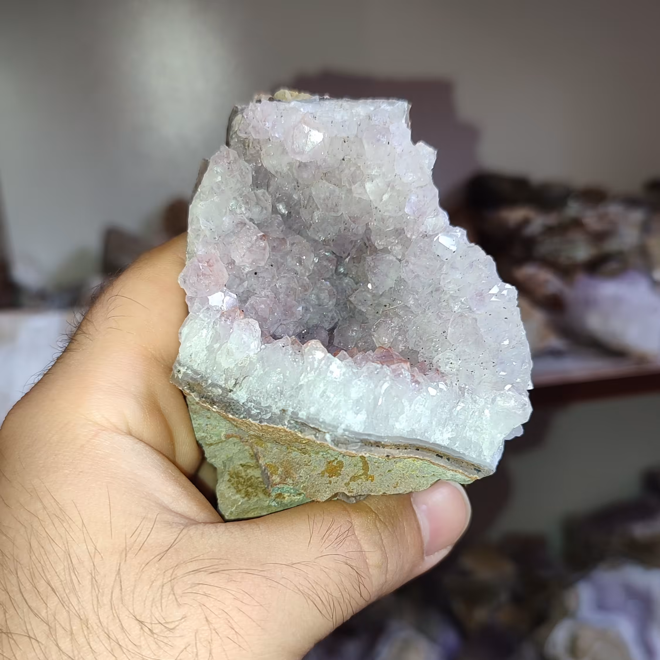 راف سنگ آمیتیست مناسب دکور و کلکسیون بسیار زیبا وزن 410 گرم