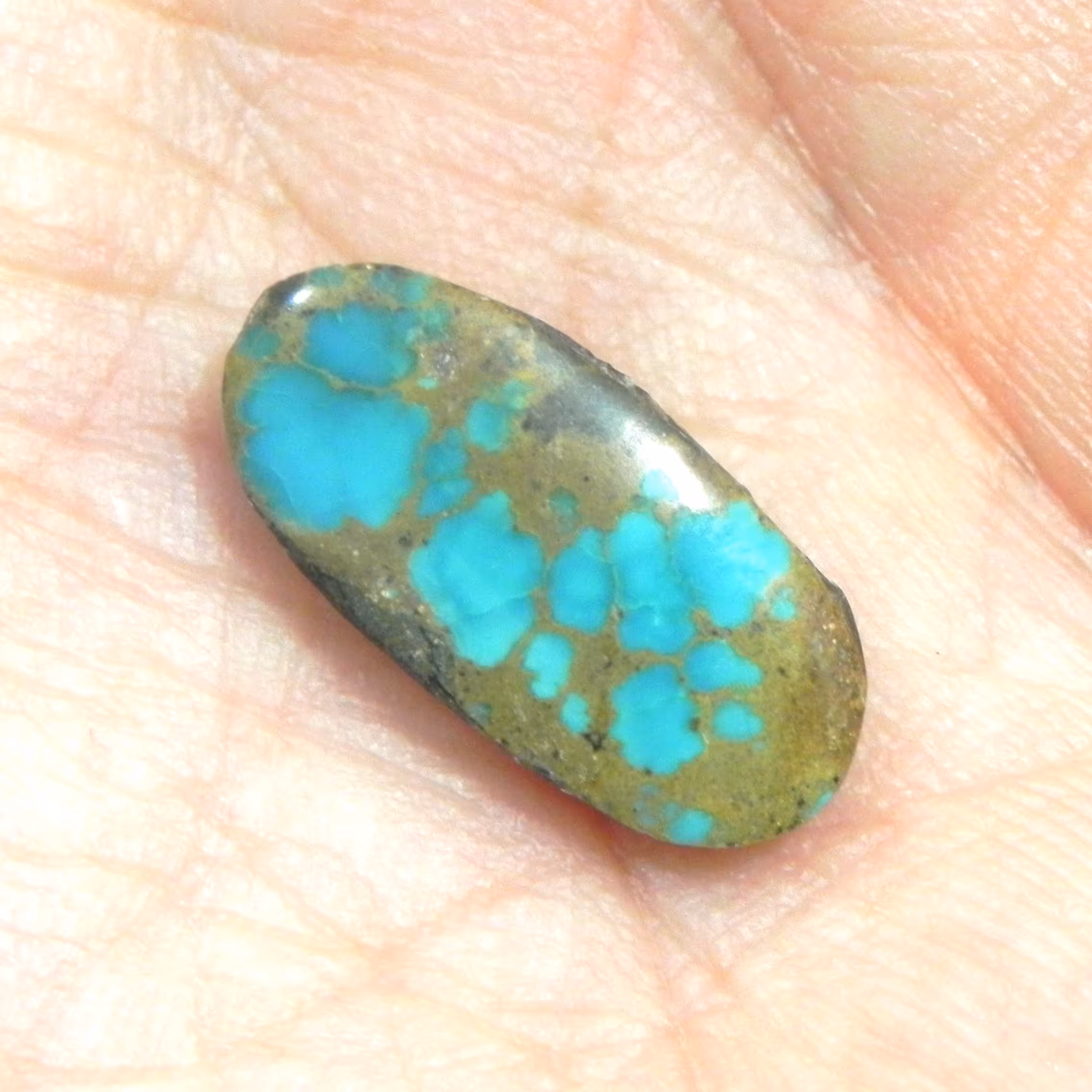 نگین فیروزه نیشابوری اصل معدنی طول 2سانت تراش مربع مناسب انگشتری کد10.2