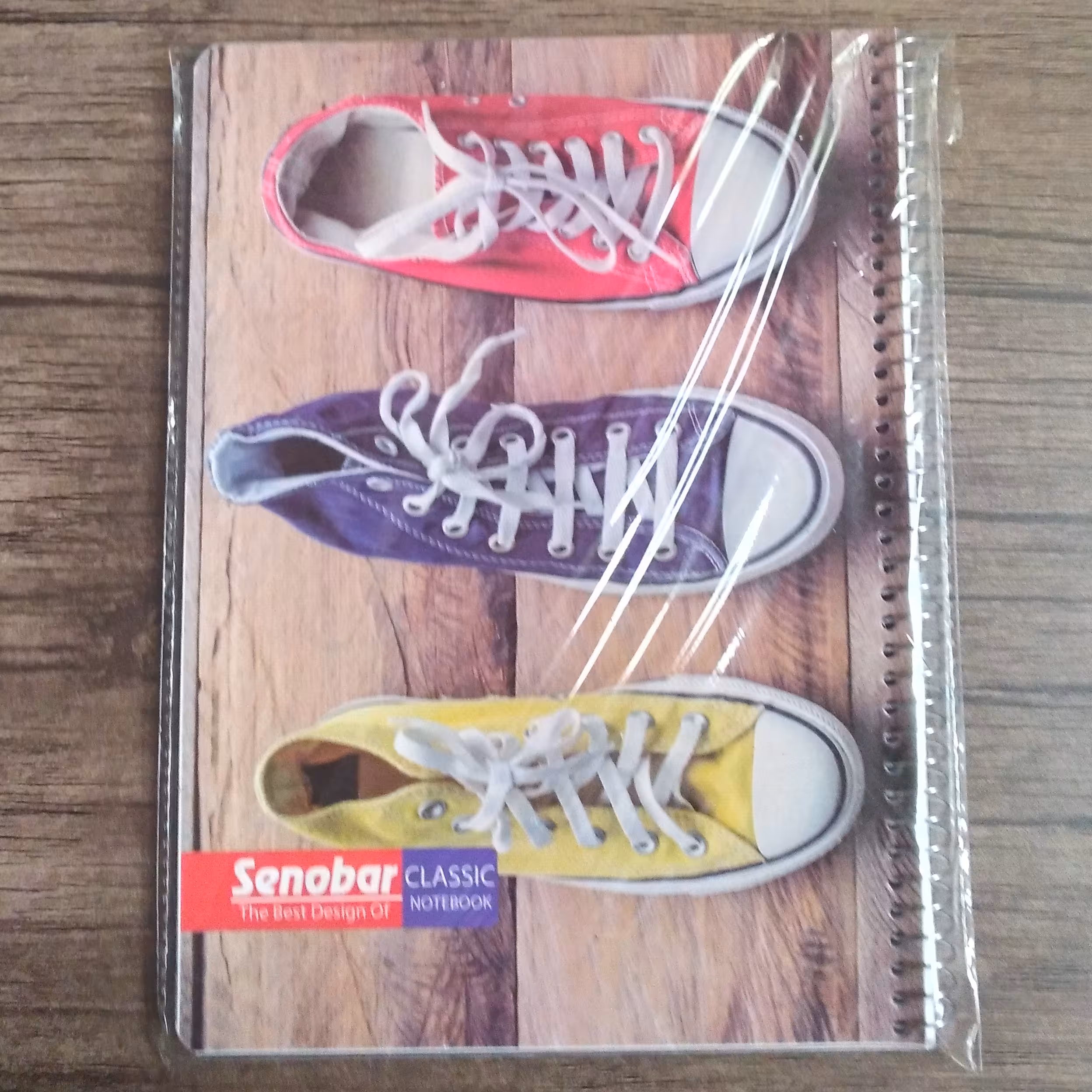 دفتر مشق 100 برگ سیمی صنوبر طرح کتونی جلد طلقی