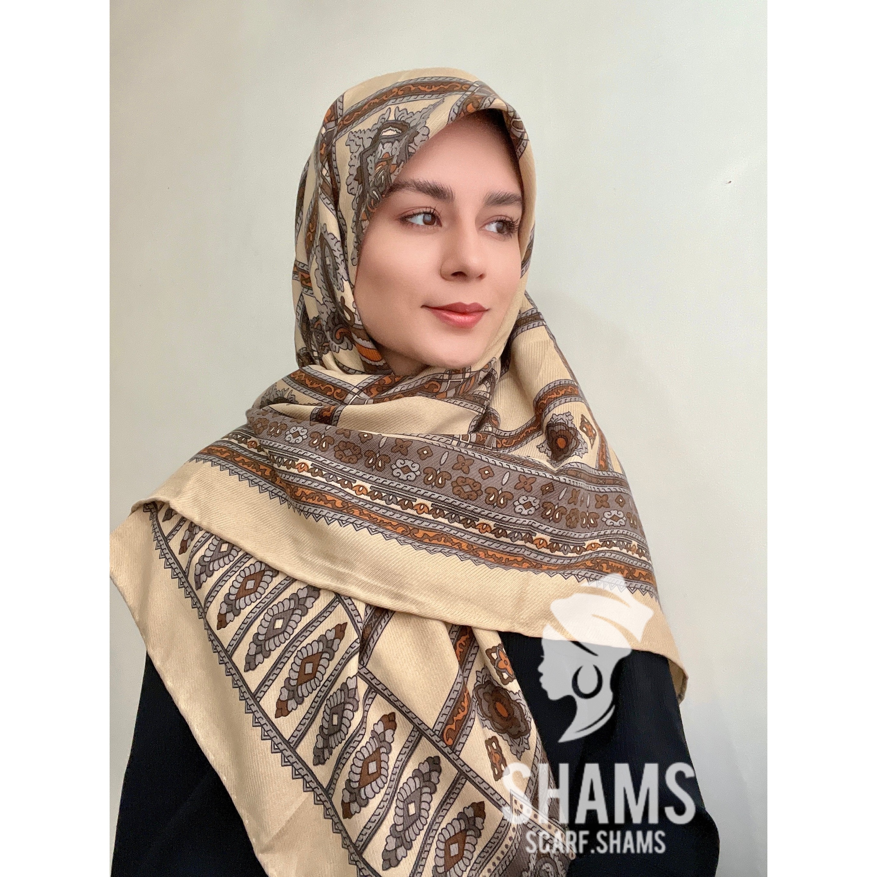 روسری کرمی ساده نخی ضخیم قواره 120 