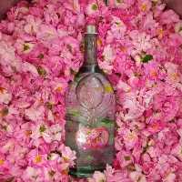 گلاب دو آتشه شفا سار شیشه نیزه ای 2 لیتر تولید کاشان