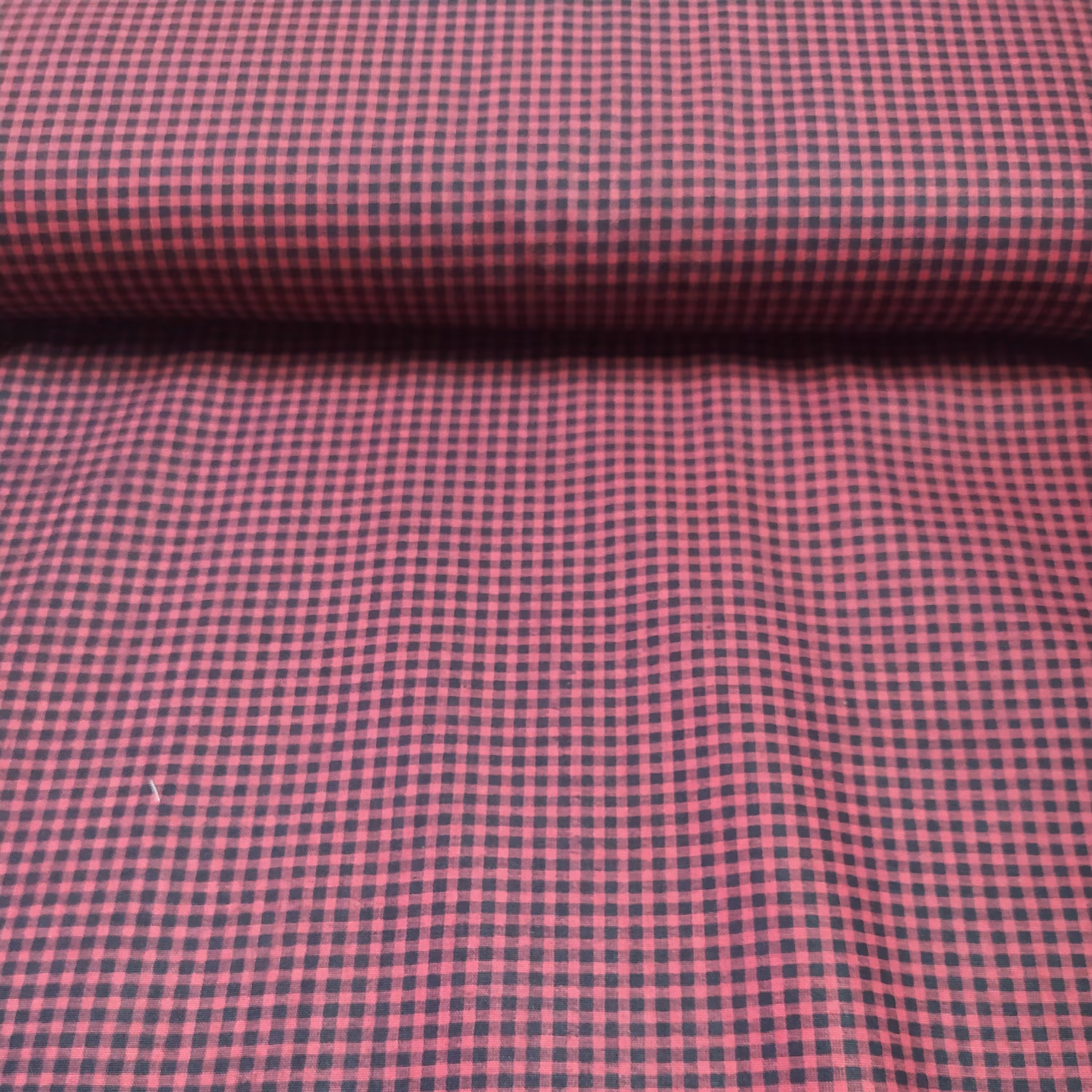 پارچه لباسی مدل چهارخانه