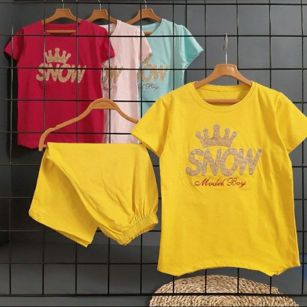 ست تیشرت و شلوارک دخترانه 50 و 55 طرح snow طلایی 73n