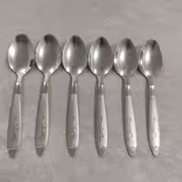 قاشق چایخوری طرح گل میخک بسته 6عددی ضخامت قاشق چایی خوری 2میل و طول قاشق چای خوری 11سانت 