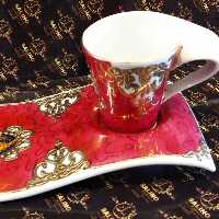 دو پارچه ویرا  رنگ قرمز زیرو رو قهوه خوری چینی چایخوری طلا برجسته طرح شاه عباسی
