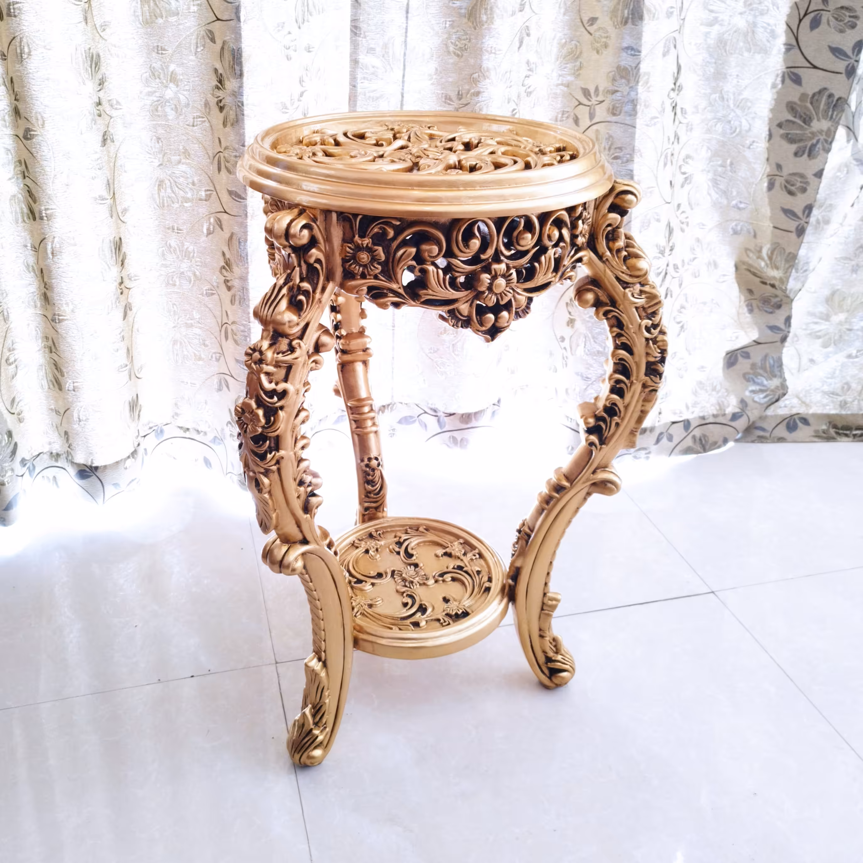 کنار سالنی و میز استند چوبی منبت کاری شده طرح رویال چوب راش