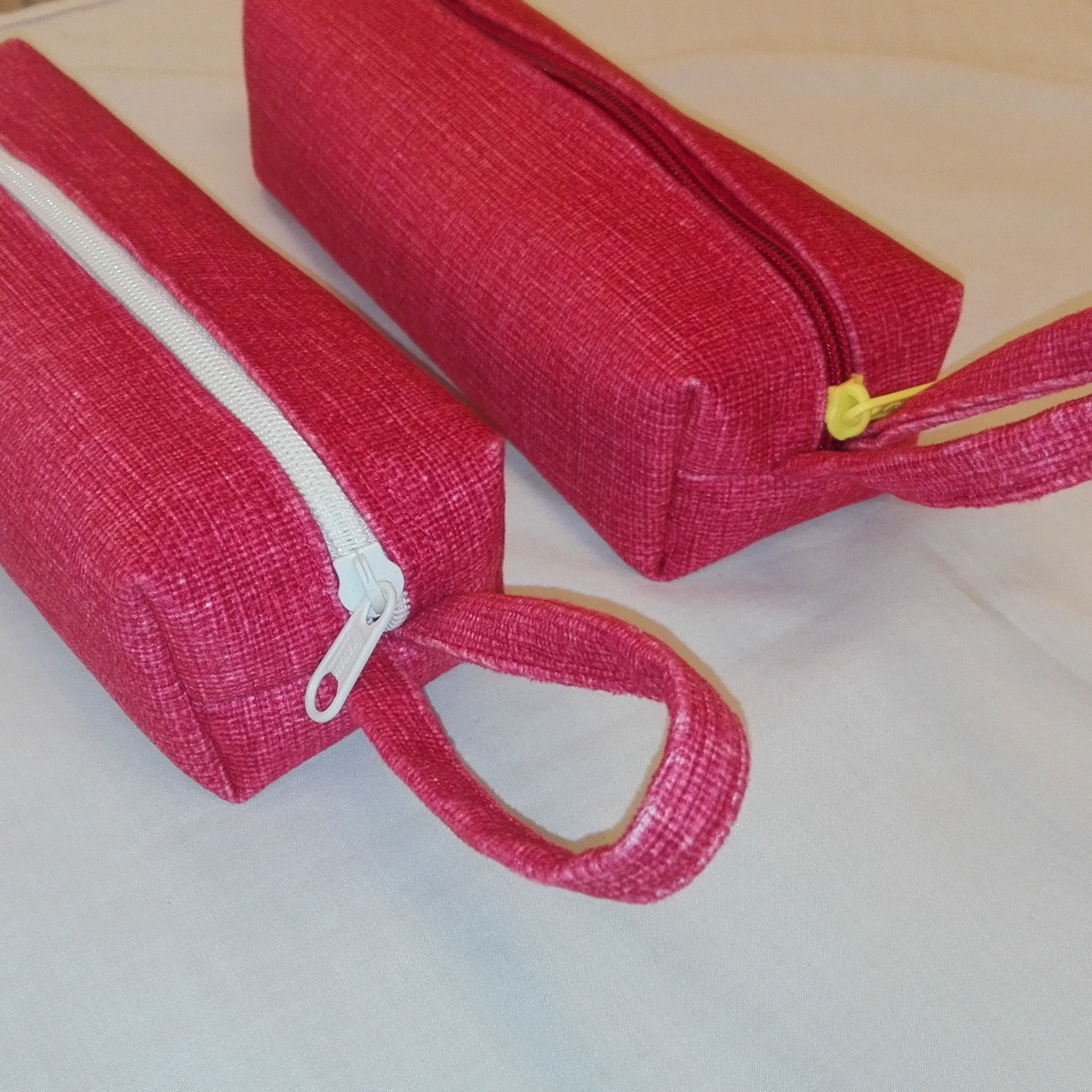 جامدادی مخملی رنگ صورتی با زیپ های مختلف