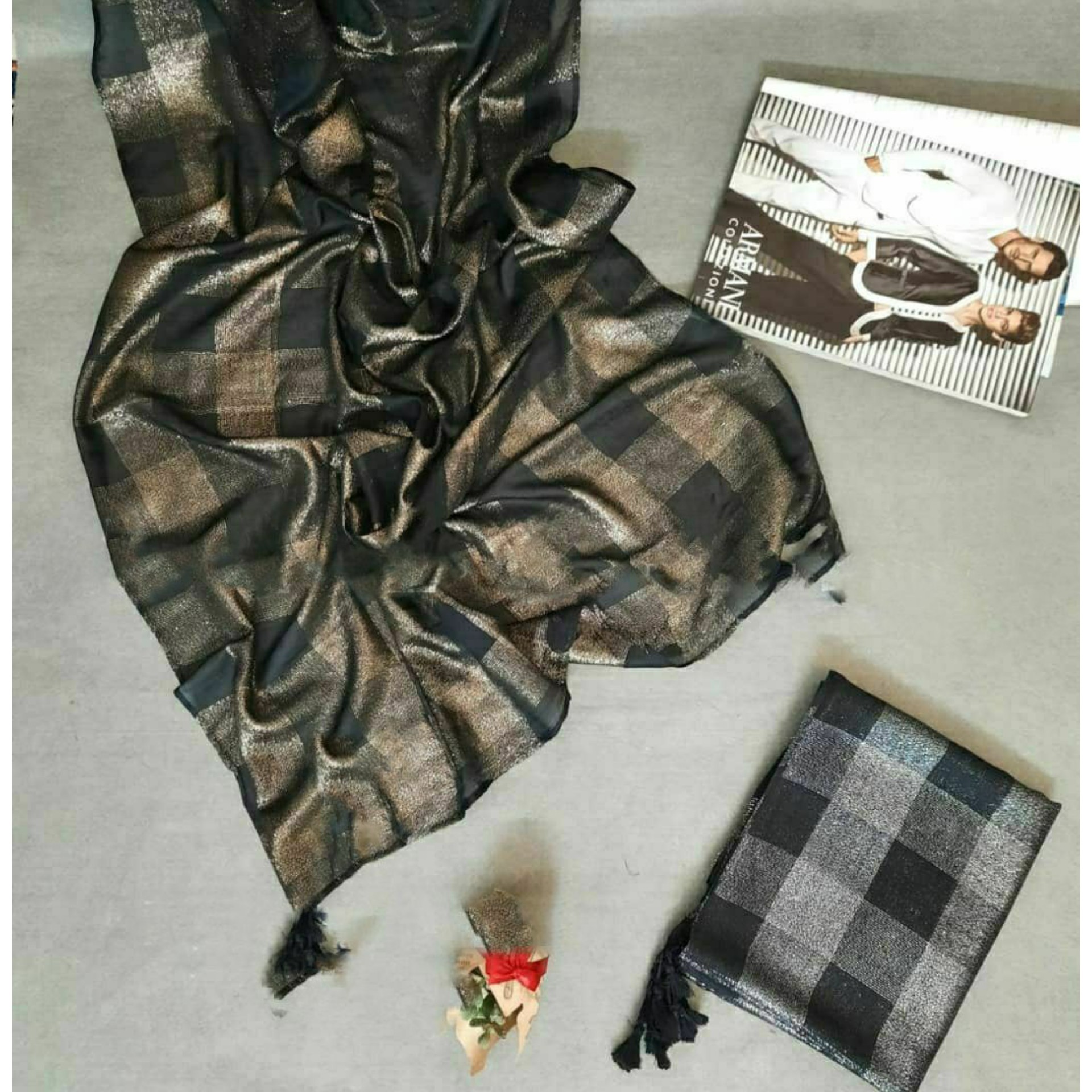 شال مشکی نخی لمه دار طلایی نقره ای منگوله دار