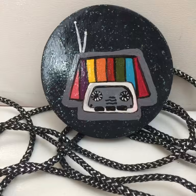 مگنت سفالی،با قابلیت استفاده رو یخچالی و
دیوارکوب.
مناسب:هدیه به عزیزانی که دوستشان دارید.
وزن:60. گرم
رنگ:  ترکیبی