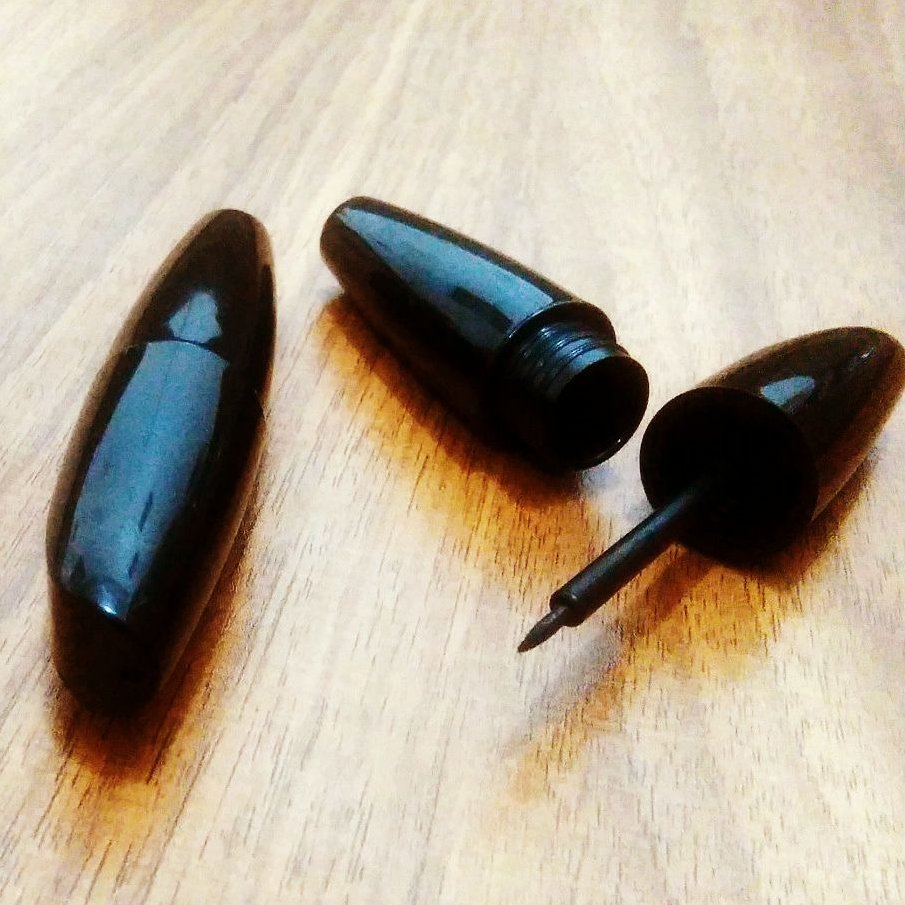 خط چشم مایع