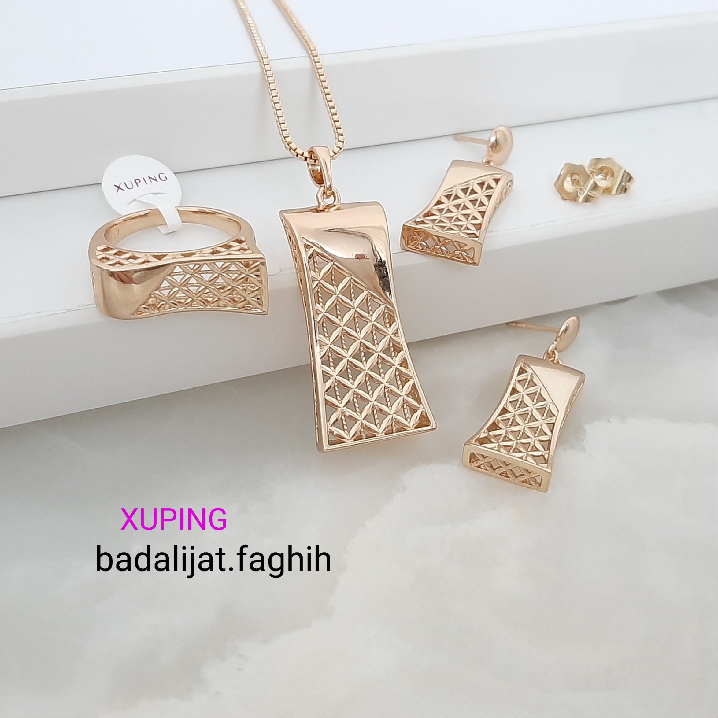 ست کامل برند ژوپینگ فوق العاده شیکو مجلسی و کاملا رنگ ثابت و آبکاری طلا شده 