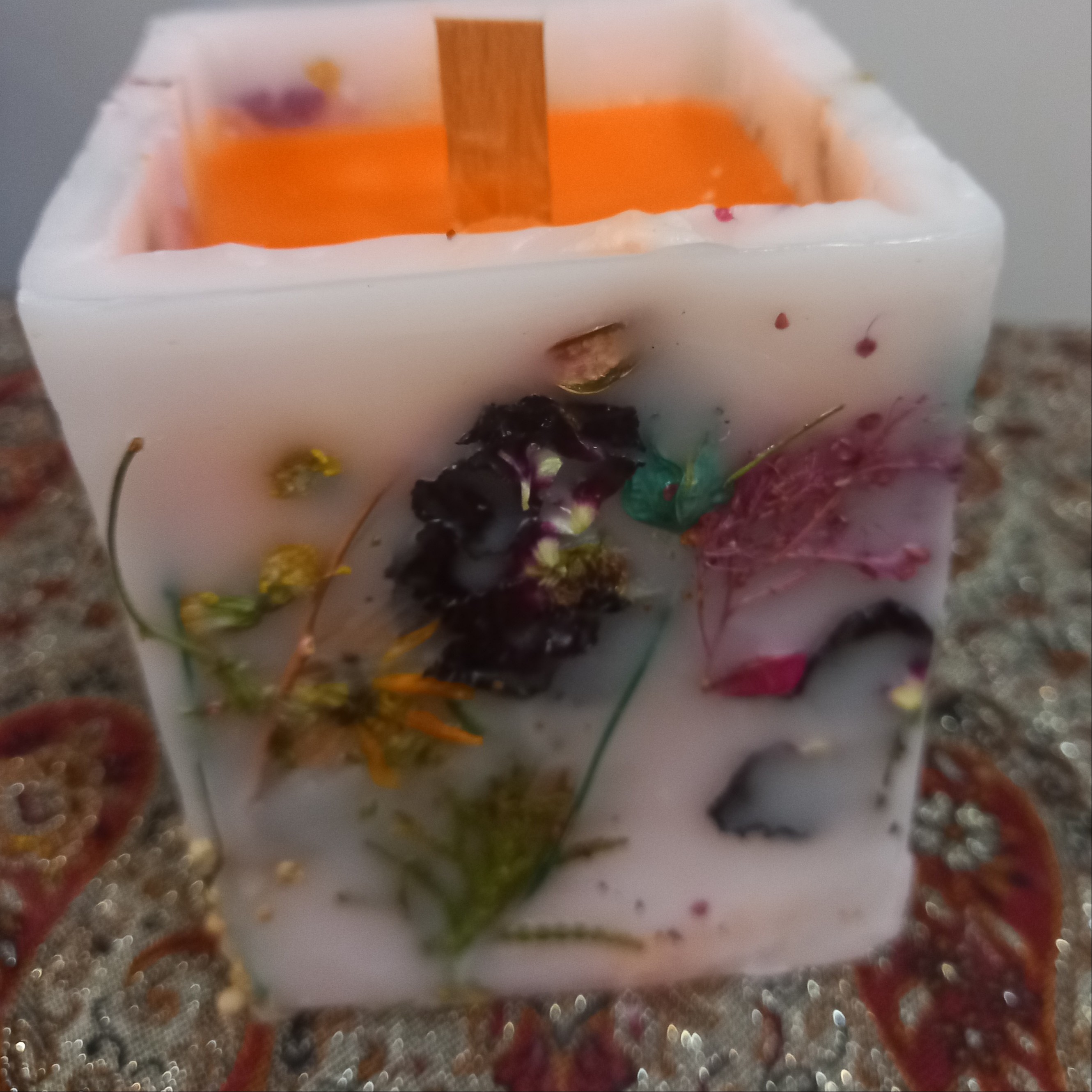 شمع فانوسی با گل طبیعی