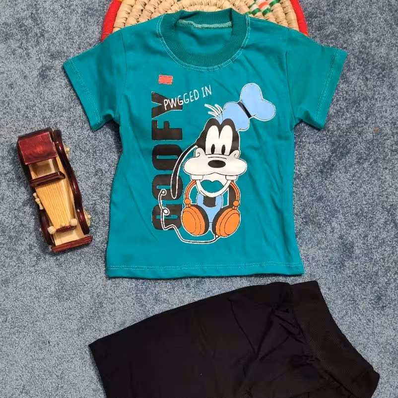 تیشرت و شلوارک اسپرت دارای رنگبندی