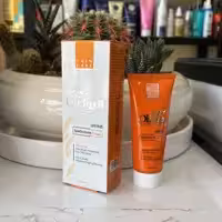 کرم ضد آفتاب بی رنگ الیوکس مناسب پوست چرب  با  حجم 40mL