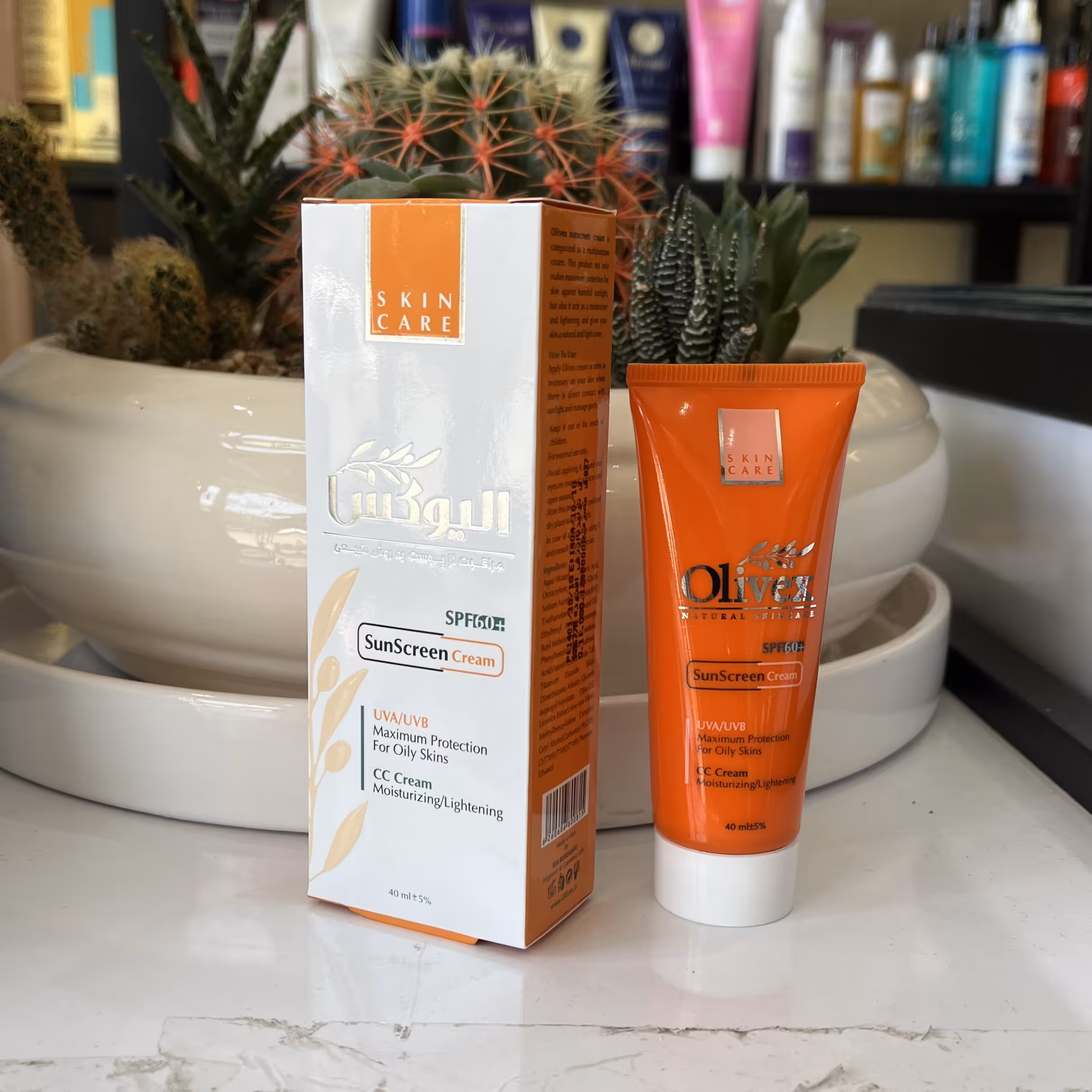 کرم ضد آفتاب بی رنگ الیوکس مناسب پوست چرب  با  حجم 40mL