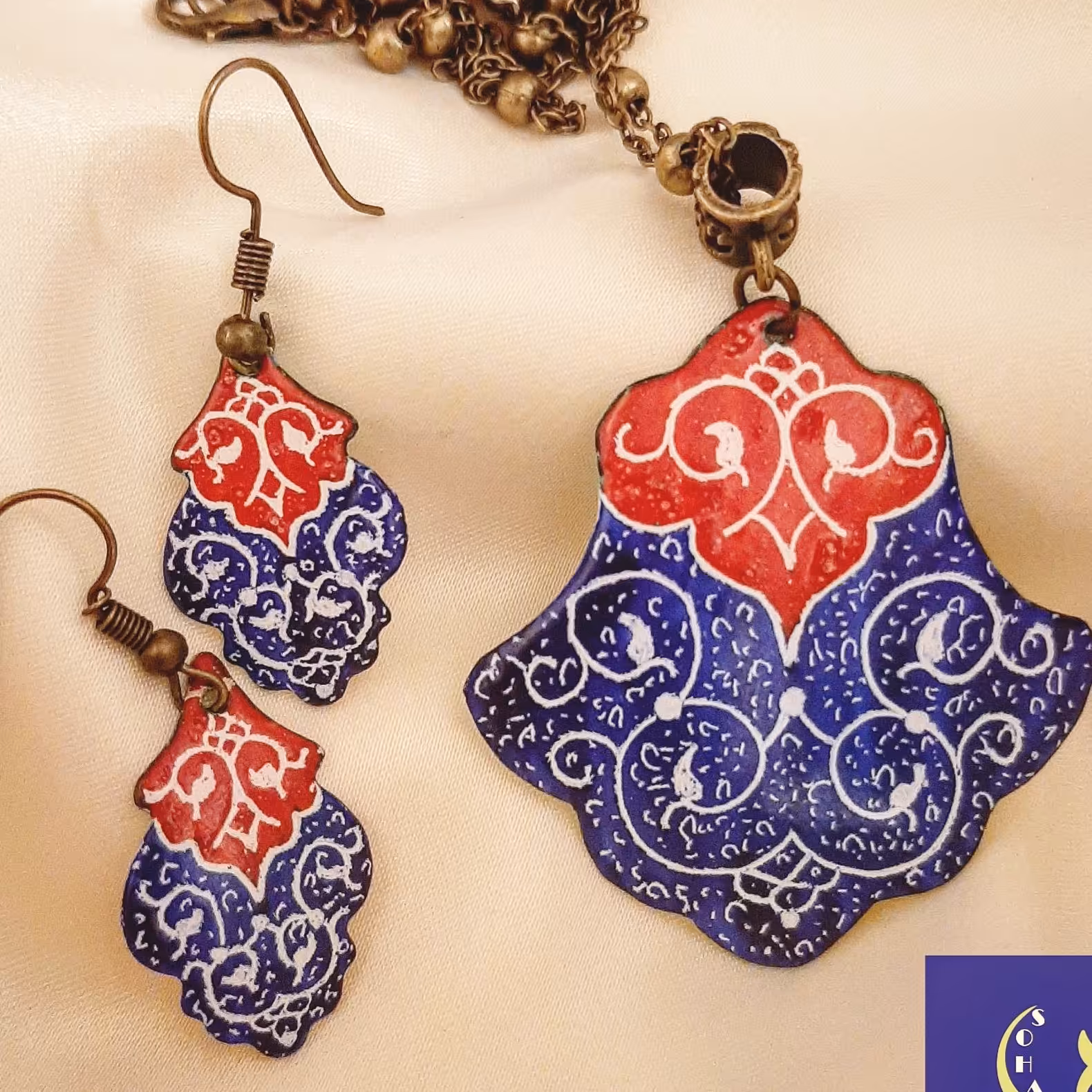 گردنبند و گوشواره سرخابی