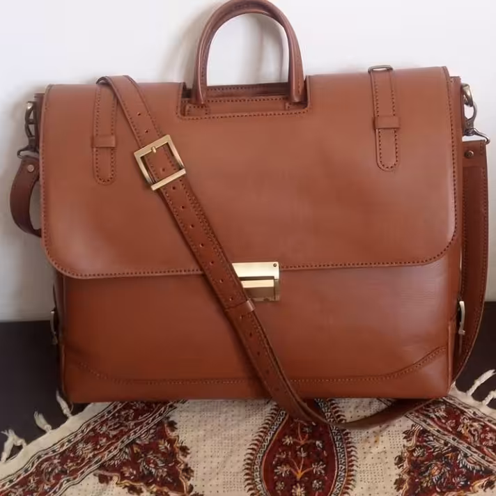 کیف مهندسی
دوخته شده با چرم مصنوعی
قابل سفارش با چرم طبیعی
ابعاد 30 در 40