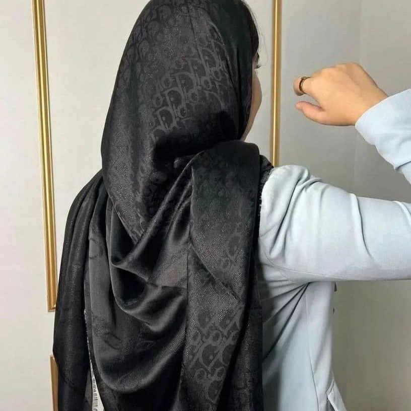 روسری نخ ابریشم ژاکارد لمه دار قواره 140 مشکی
